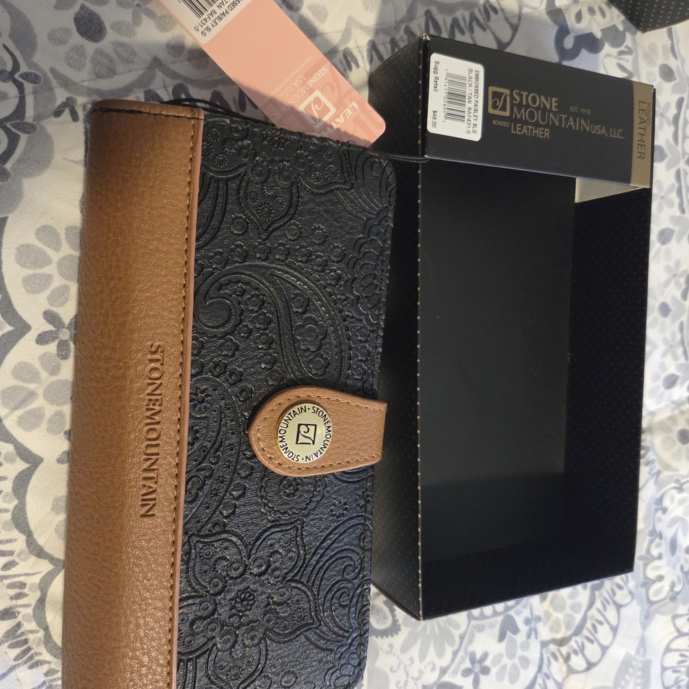 Stone Mountain Black and Tan Leather Wallet